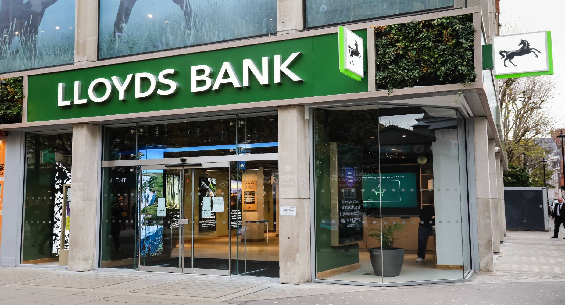 Lloyds Bank: National Fire Door Programme | Case Study